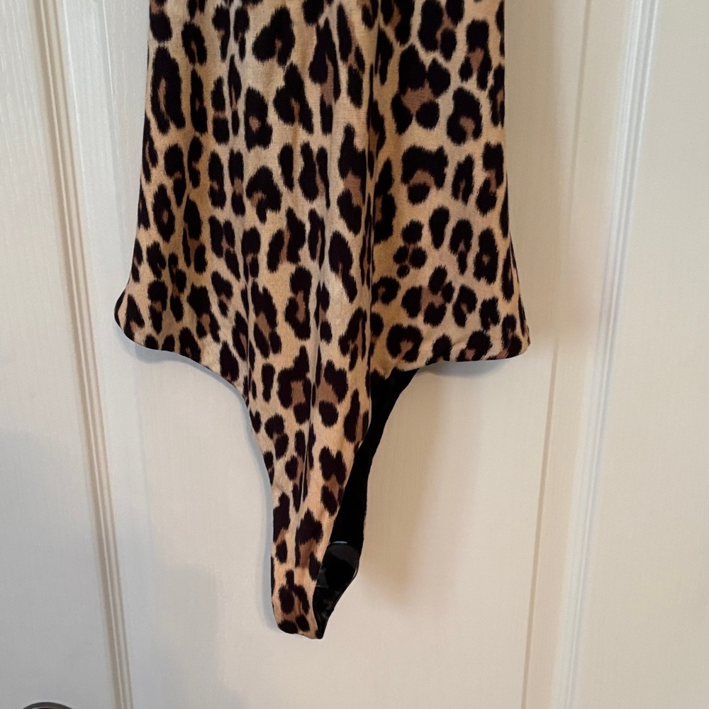 Alice + Olivia Leopard Print Thong Bodysuit Size Medium NWT - Picture 3 of 9